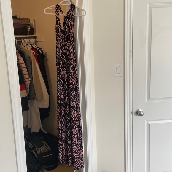 Beautiful maxi dress with deep-v front - Picture 1 of 4